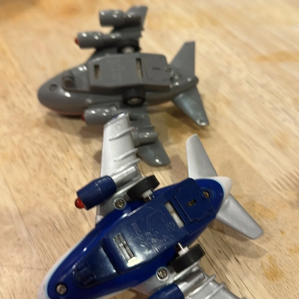 Pullback airplanes American and jet blue.
Vintage toys - Picture 2 of 4